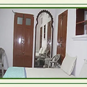 *** Guest house Jheel & Restaurant India